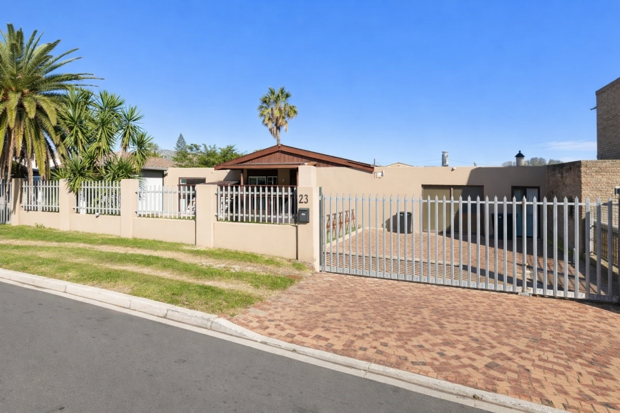 5 Bedroom Property for Sale in Bothasig Western Cape